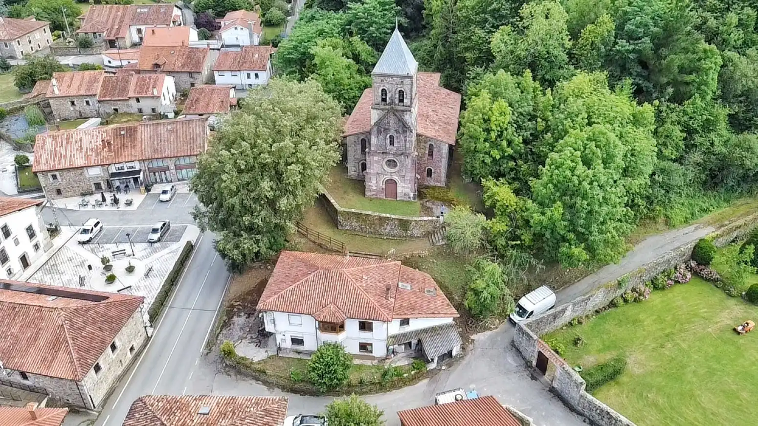 Vista exterior de Casa o xalet en venda en Cabuérniga amb Jardí privat