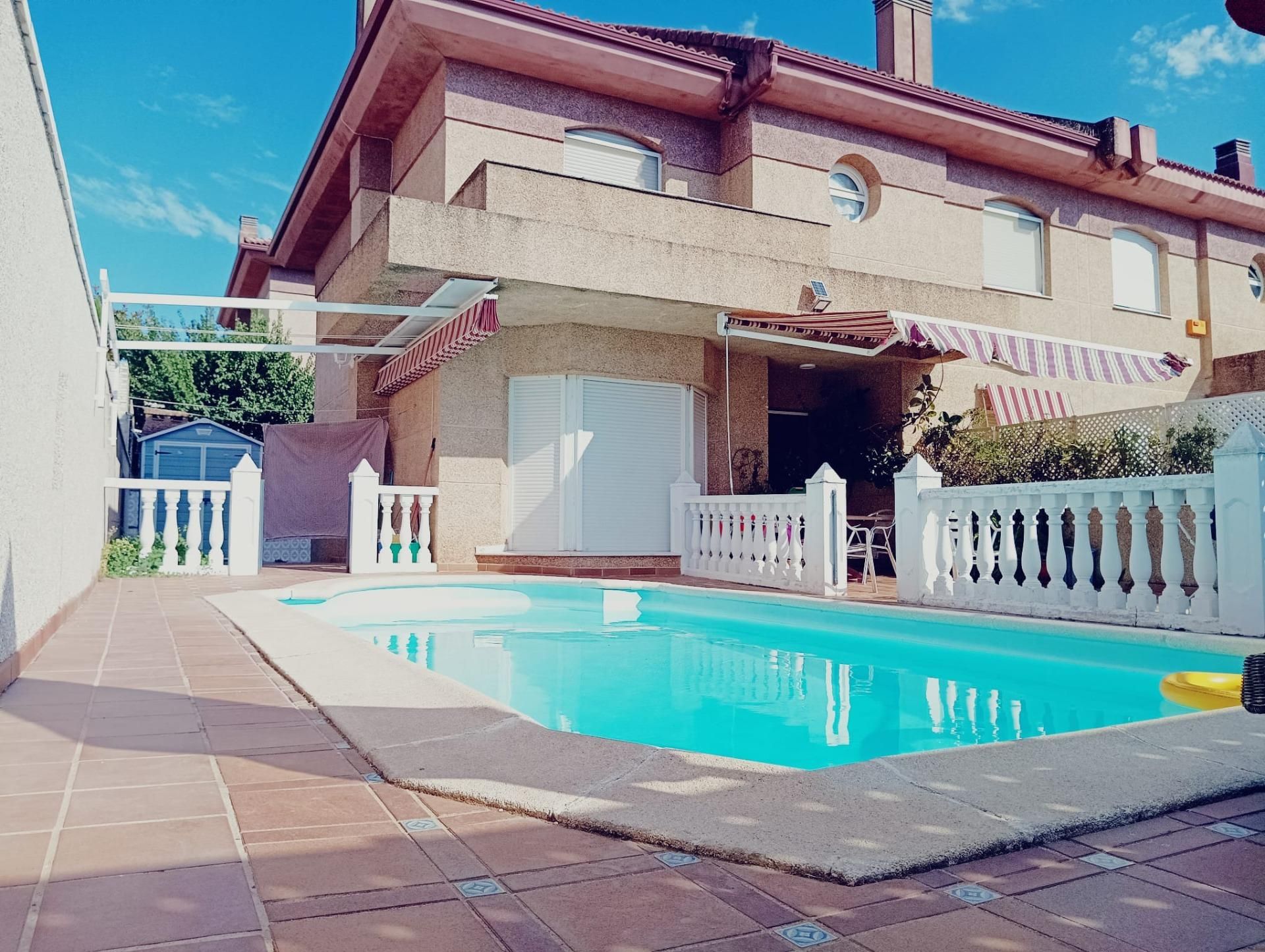 Piscina de Casa o xalet en venda en Cáceres Capital amb Aire condicionat, Calefacció i Jardí privat