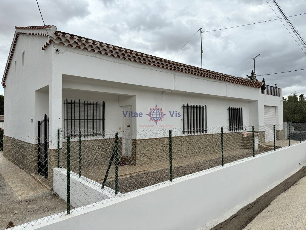 Vista exterior de Casa o xalet en venda en Lorca amb Aire condicionat, Jardí privat i Terrassa