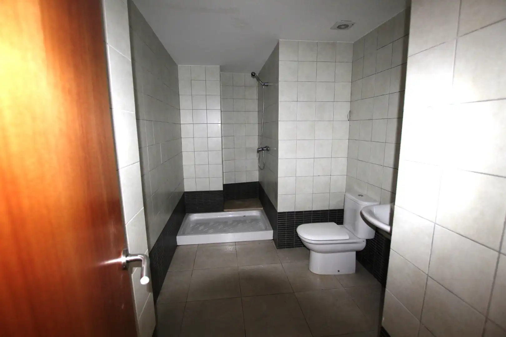 Baño de Piso en venta en Sant Julià de Ramis con Calefacción, Terraza y Horno
