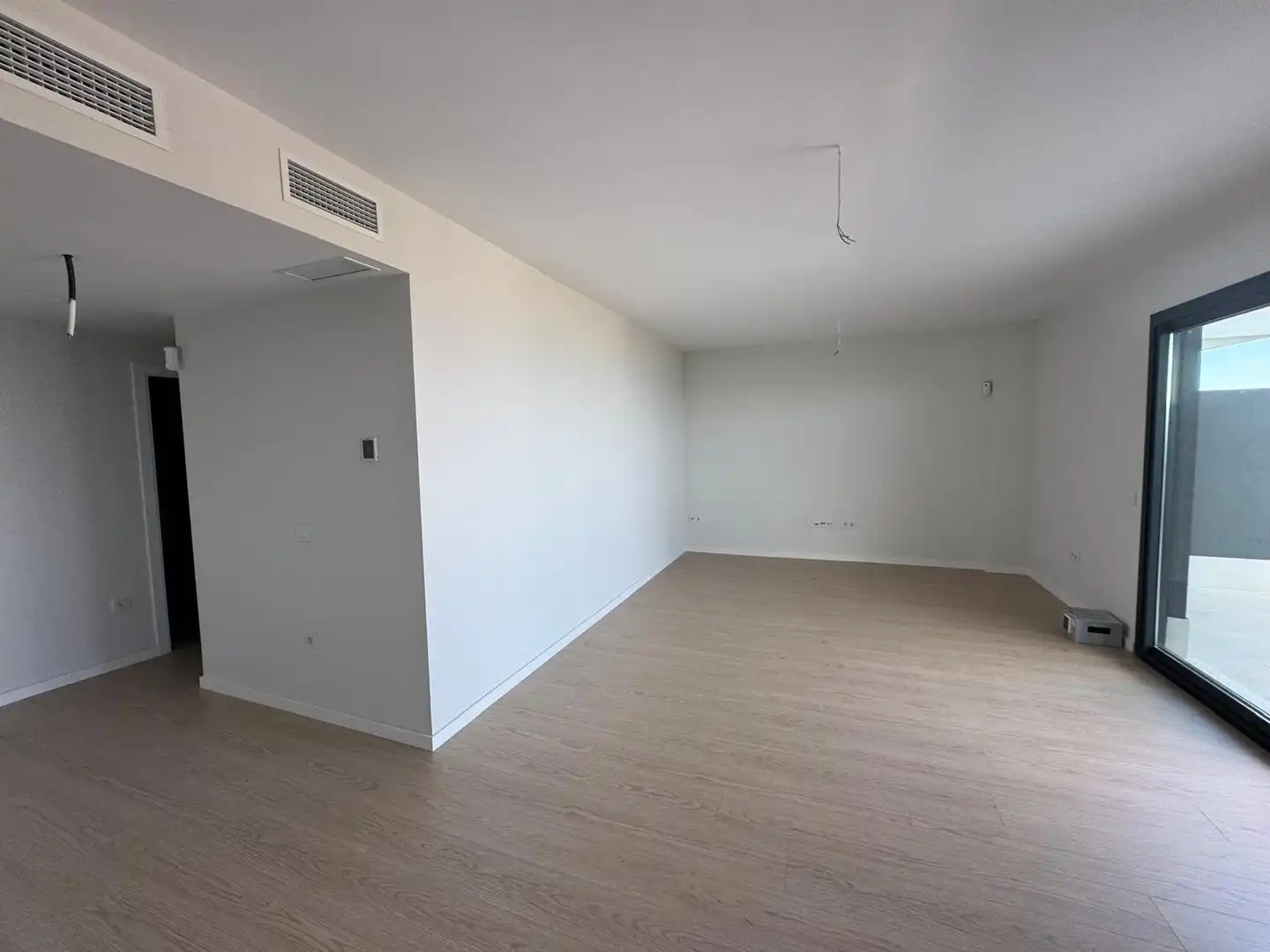 Wohnzimmer von Erdgeschoss zum Verkauf in Rincón de la Victoria mit Klimaanlage, Heizung und Terrasse