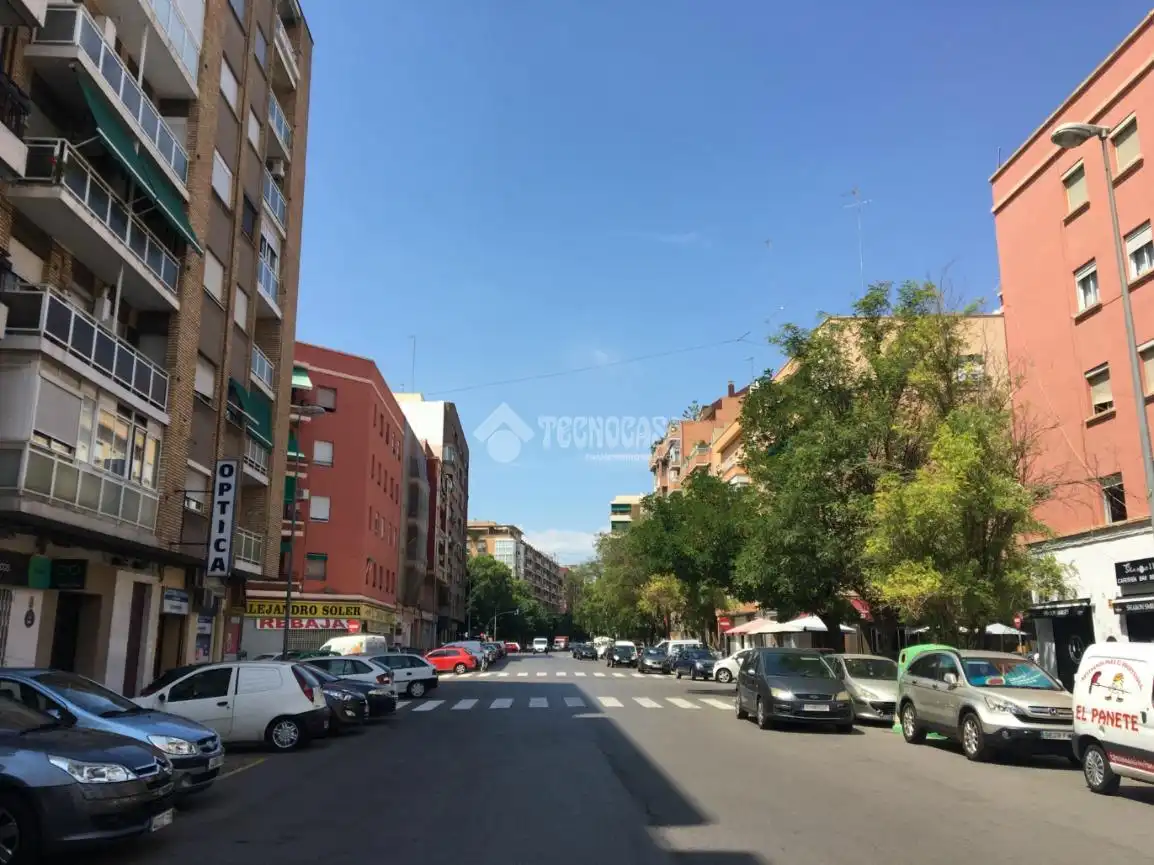 Vista exterior de Pis en venda en Valencia amb Balcó