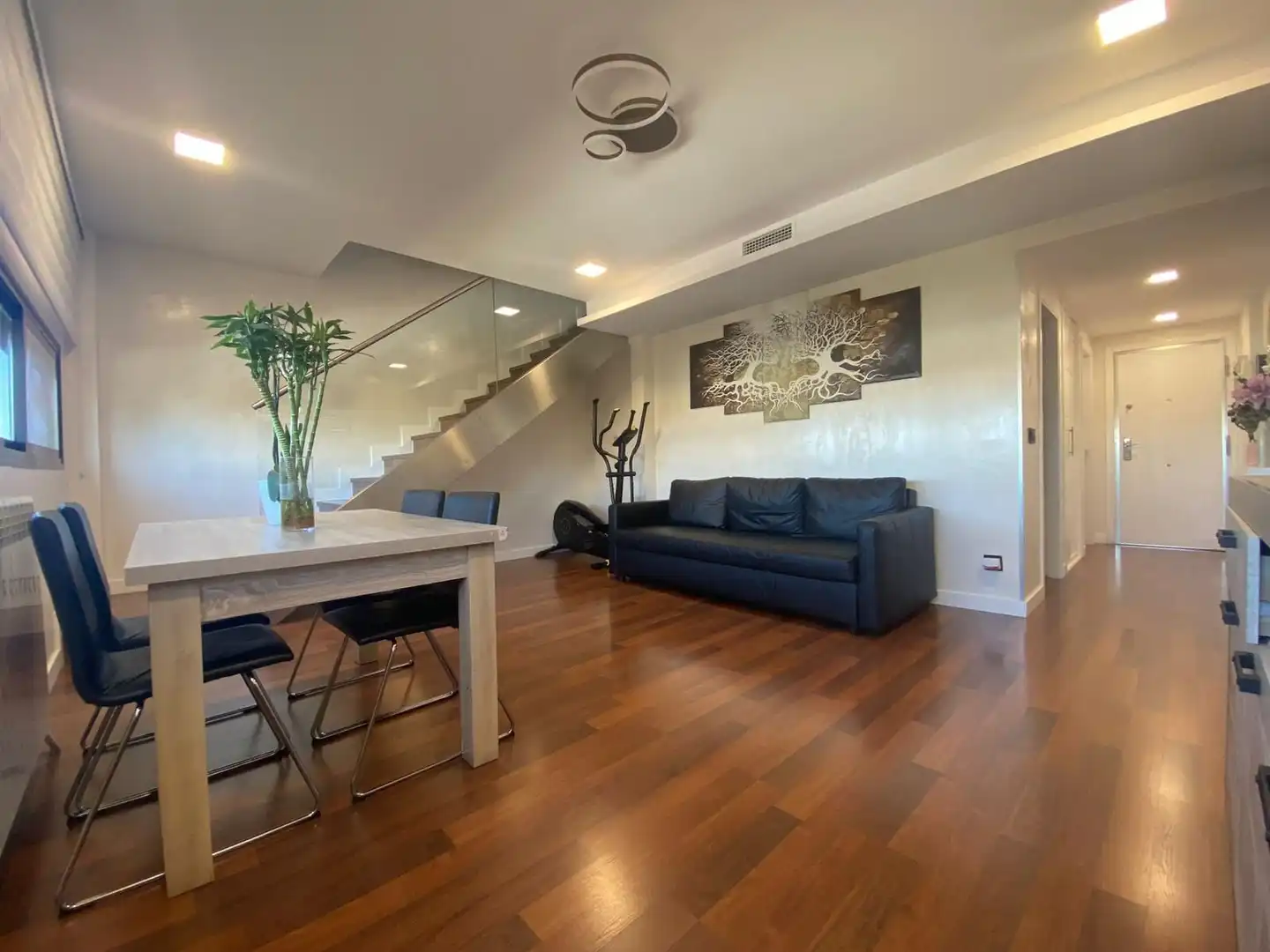 Living room of Flat for sale in Tres Cantos  with Air Conditioner, Heating and Storage room