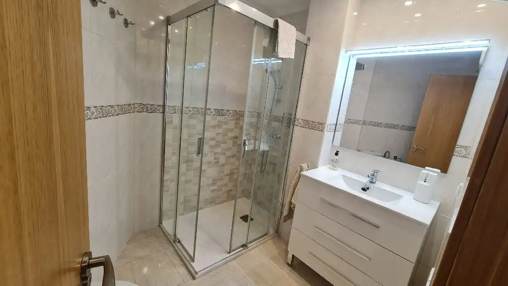 Bathroom of Flat for rent in  Logroño  with Heating, Parquet flooring and Terrace