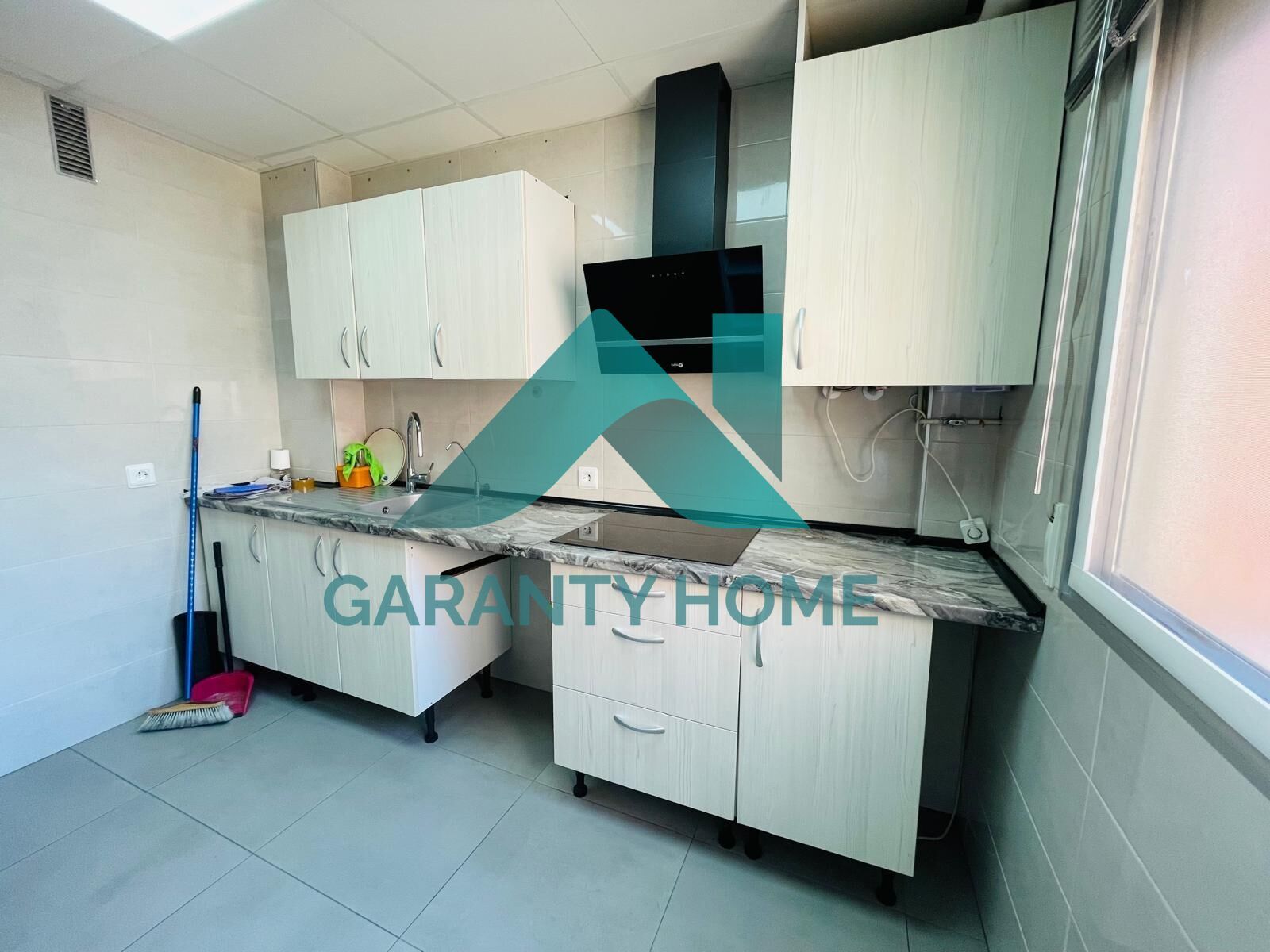 Cuina de Apartament en venda en Cáceres Capital amb Aire condicionat i Terrassa
