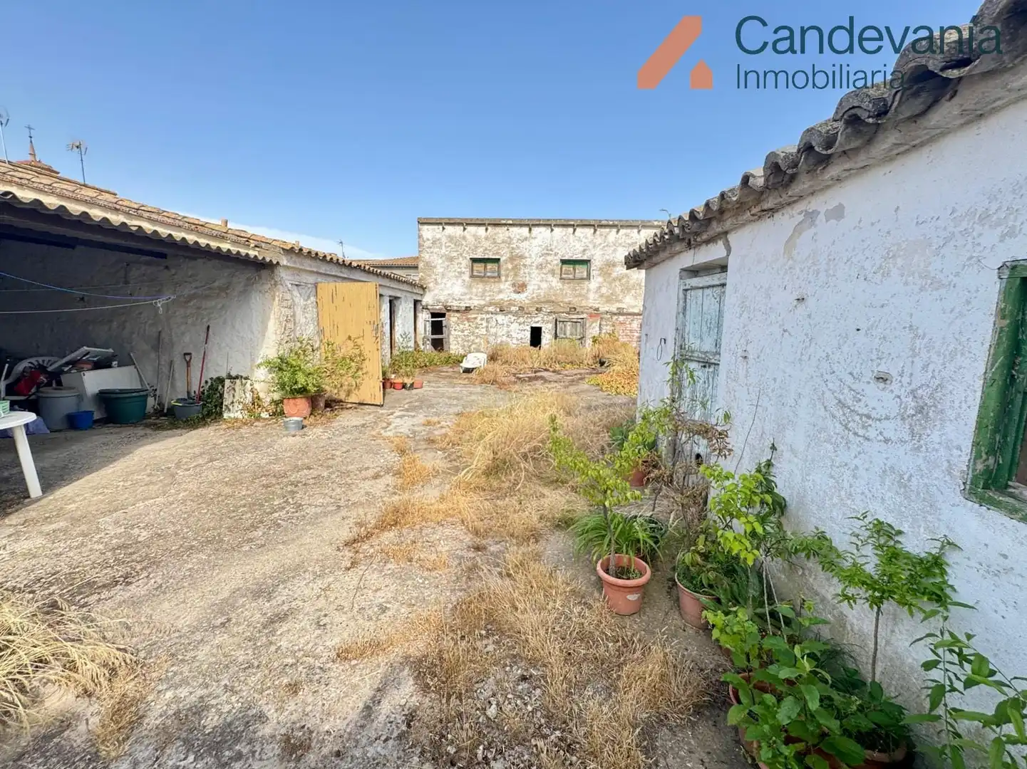Vista exterior de Finca rústica en venda en Gurrea de Gállego amb Jardí privat i Traster