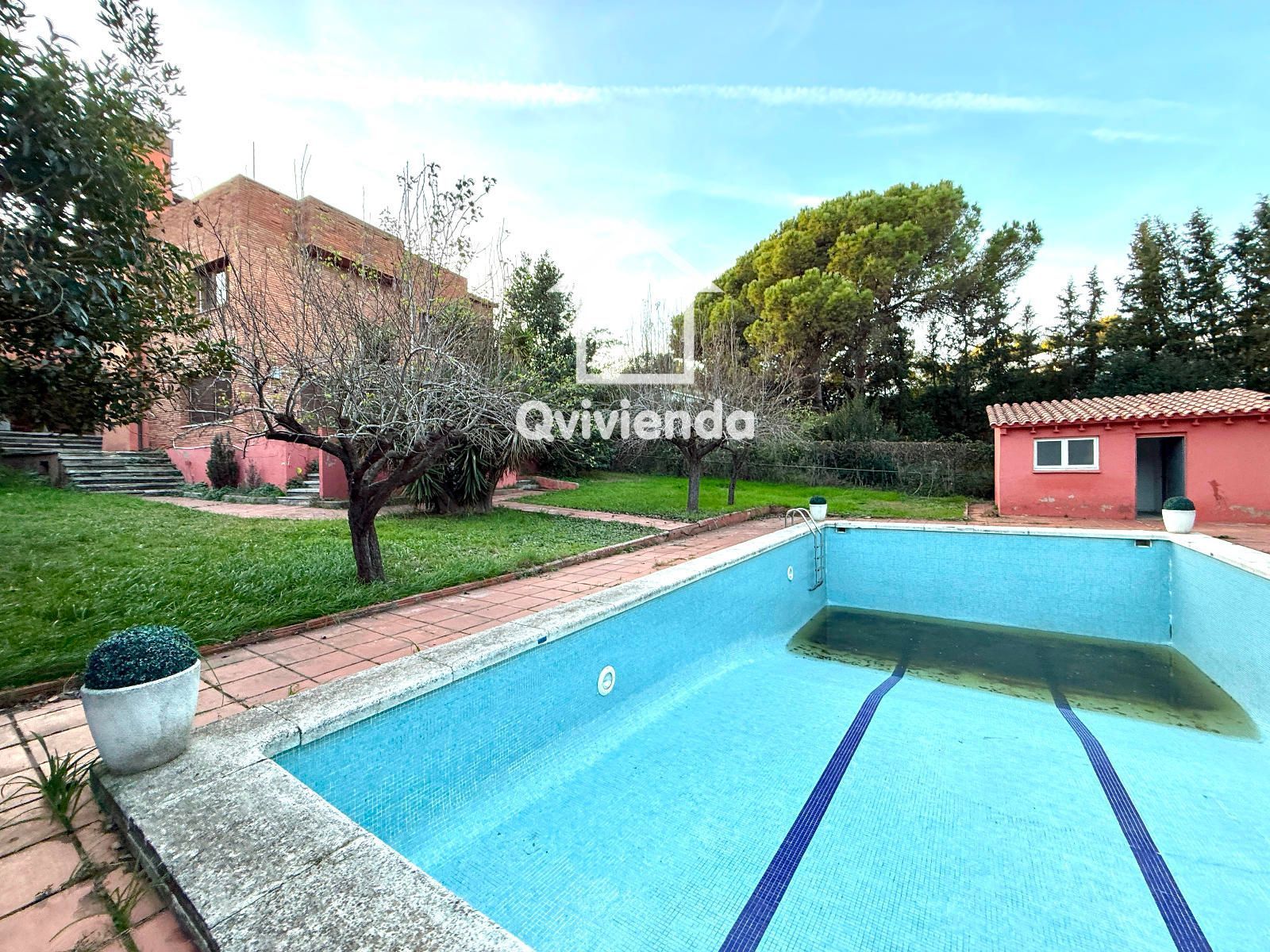 Jardí de Casa adosada en venda en Cerdanyola del Vallès amb Calefacció