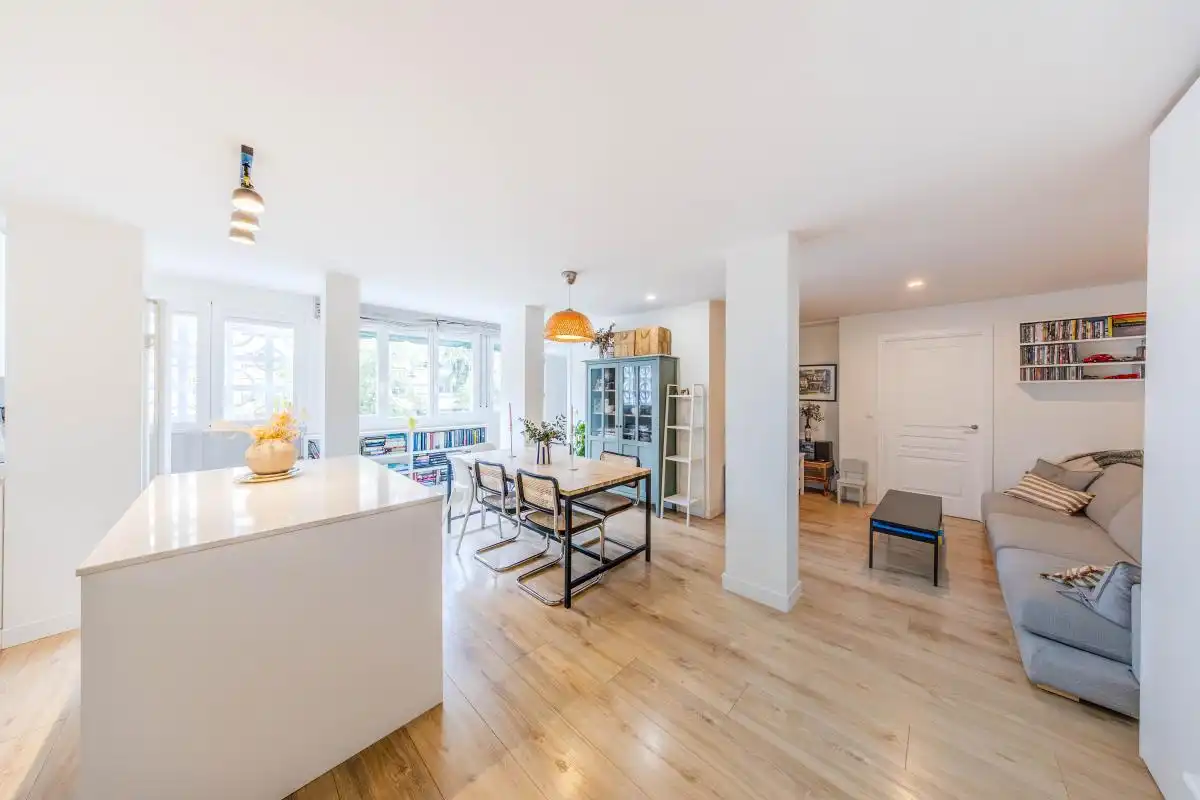 Comedor de Piso en venta en  Madrid Capital con Aire acondicionado, Calefacción y Jardín privado
