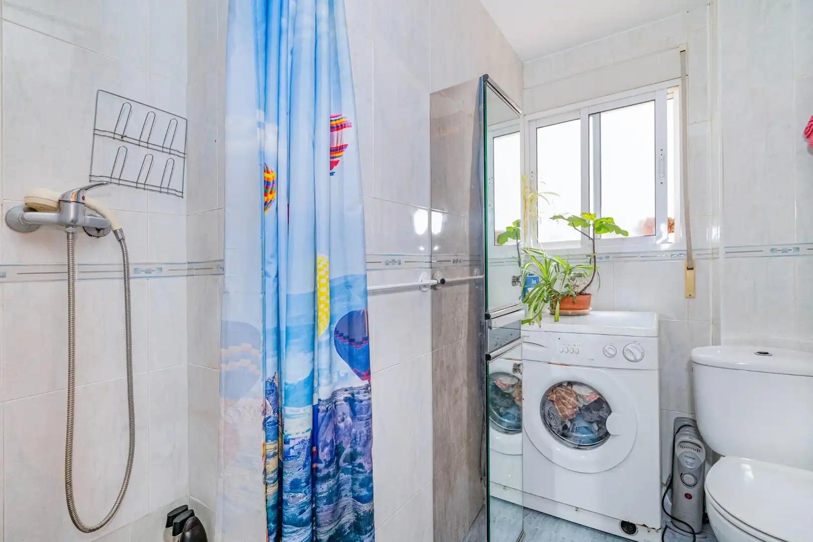 Baño de Piso en venta en Granada con Calefacción, Trastero y Balcón