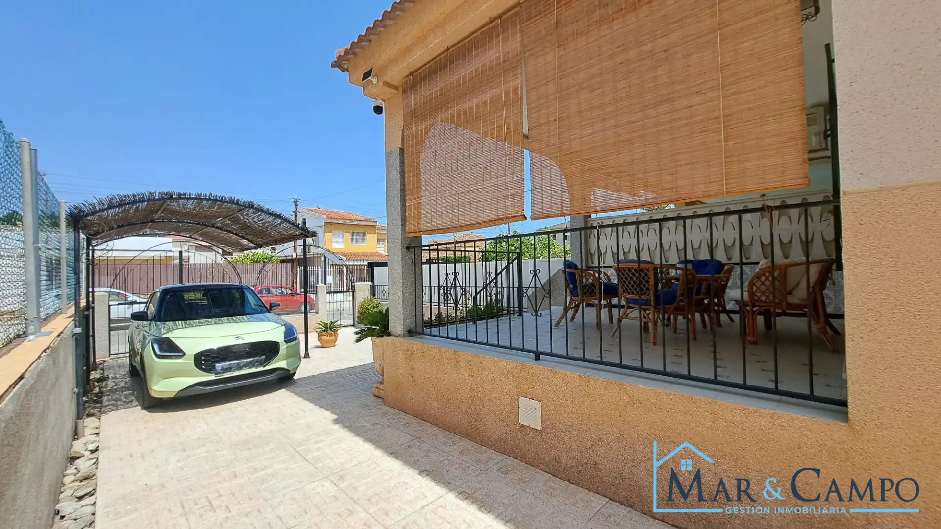 Vista exterior de Casa adosada en venta en Los Alcázares con Aire acondicionado, Jardín privado y Amueblado