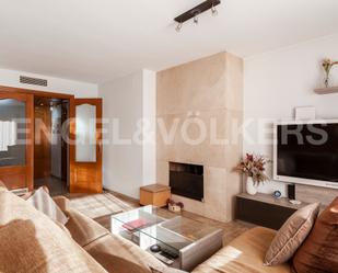 Living room of Apartment for sale in Cerdanyola del Vallès  with Air Conditioner, Heating and Parquet flooring