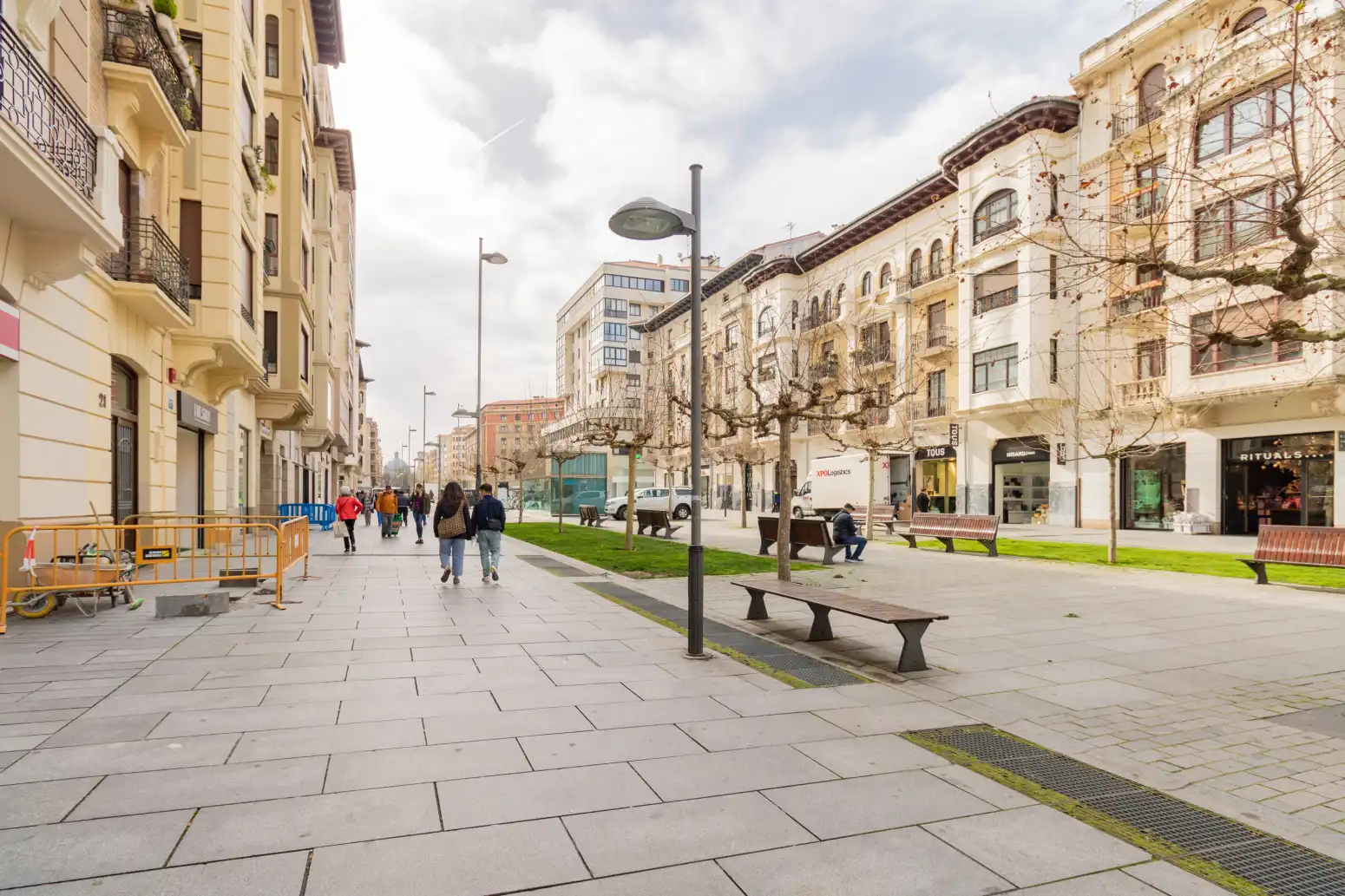 Exterior view of Office for rent in  Pamplona / Iruña