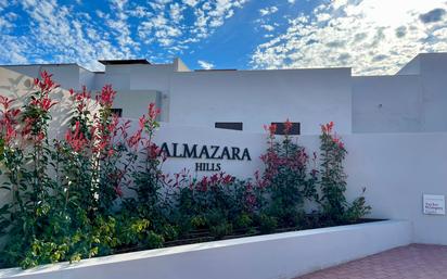 Vista exterior de Apartament en venda en Istán amb Aire condicionat, Terrassa i Balcó