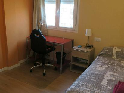 Bedroom of Flat to share in  Sevilla Capital  with Air Conditioner, Heating and Furnished