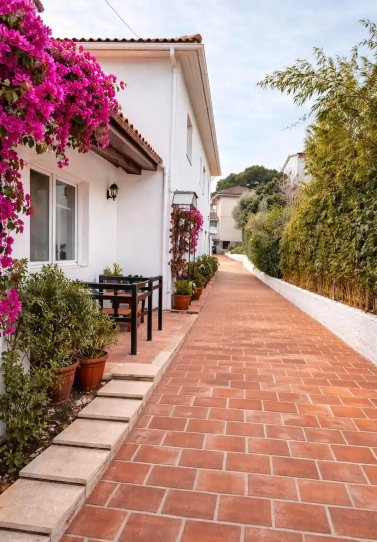 Vista exterior de Casa adosada en venta en Cunit con Jardín privado, Terraza y Amueblado
