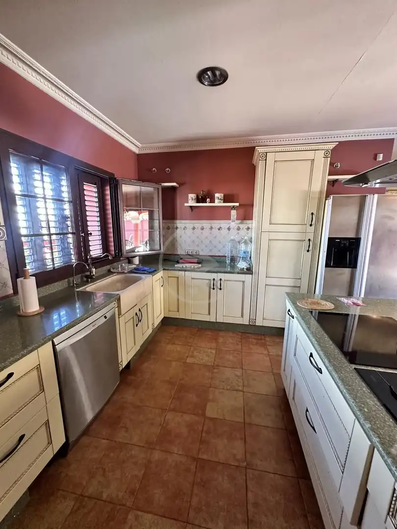 Cuina de Casa o xalet en venda en Fuengirola amb Aire condicionat i Terrassa