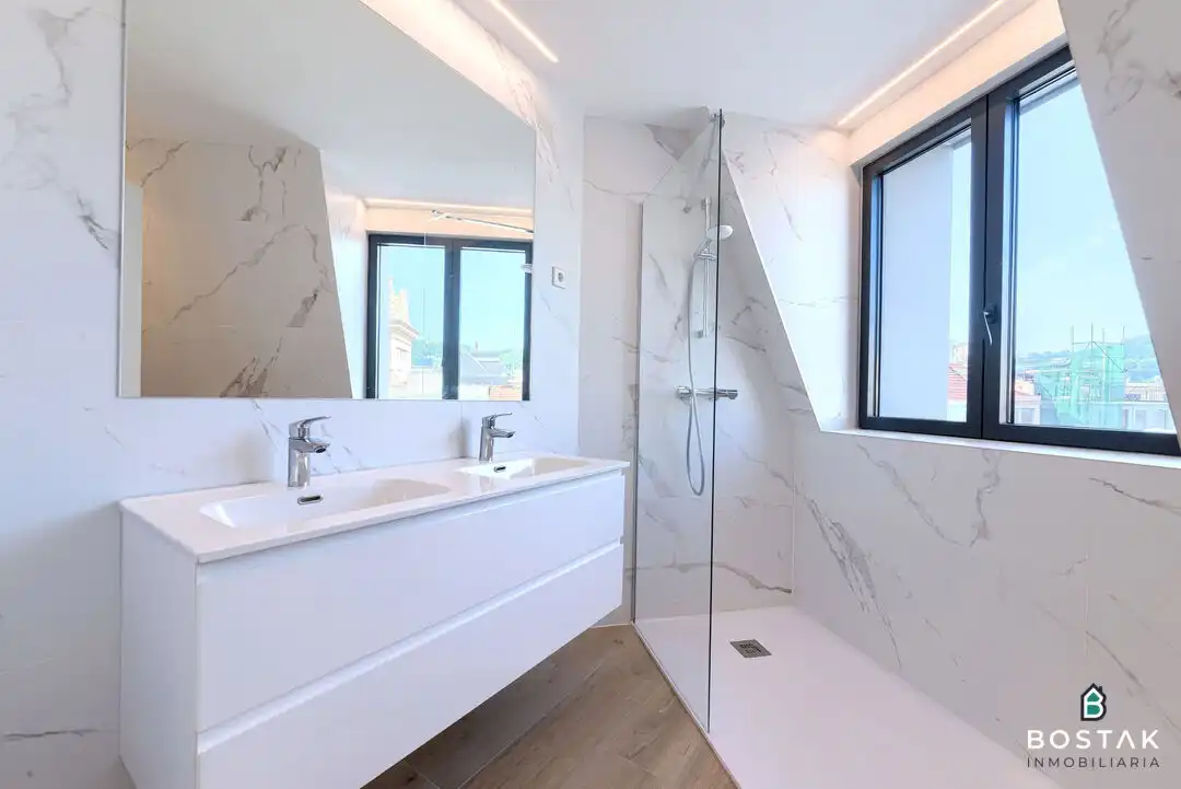 Baño de Piso de alquiler en Bilbao  con Calefacción y Terraza