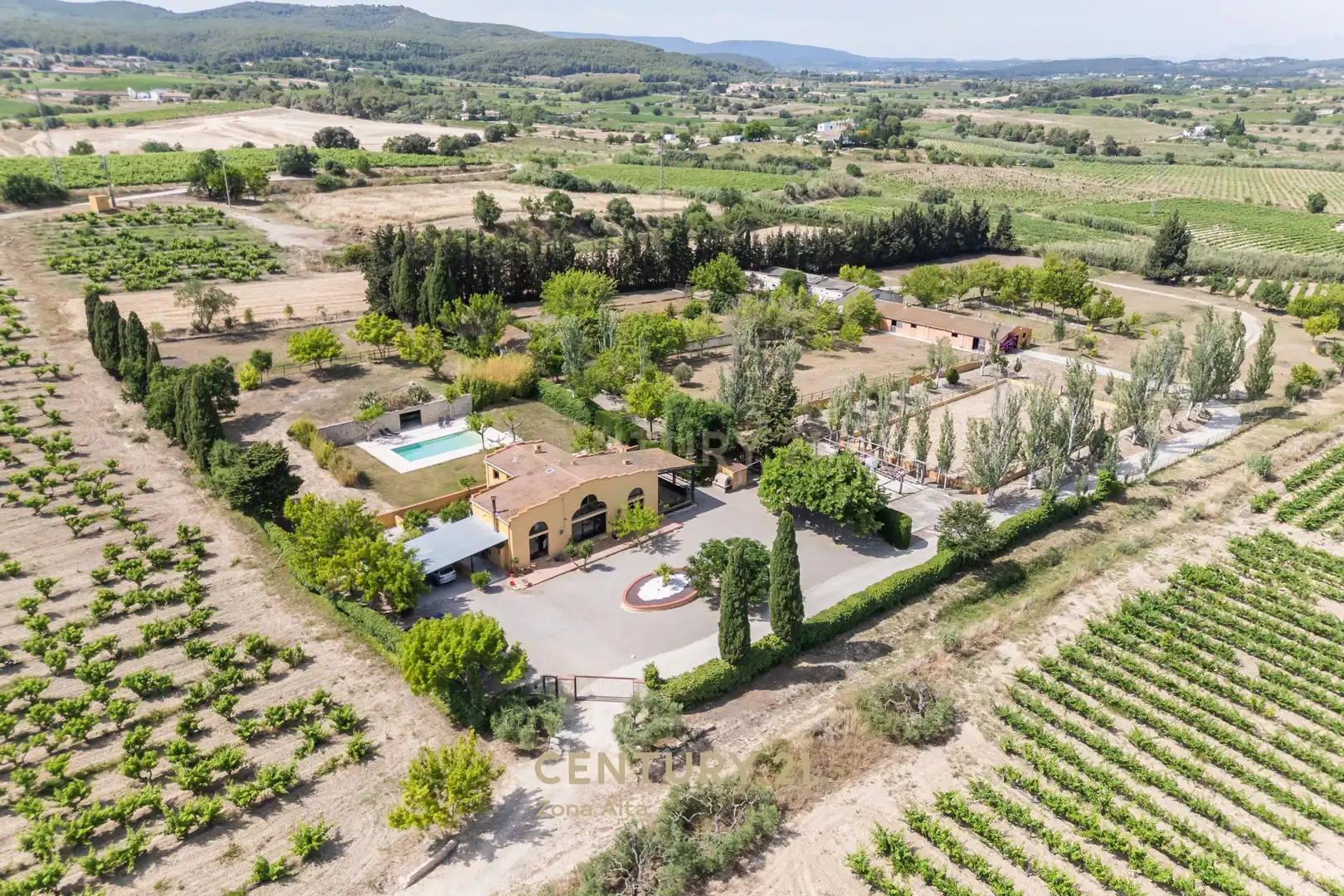 Vista exterior de Casa o xalet en venda en Castellví de la Marca amb Piscina
