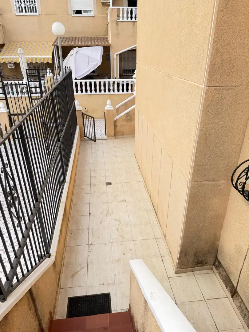 Terraza de Apartamento en venta en Torrevieja con Aire acondicionado, Balcón y Piscina comunitaria