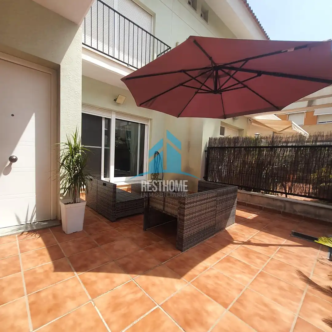 Maison mitoyenne avec terrasse à vendre à Moncada