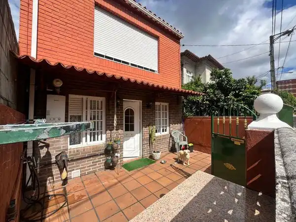 Vista exterior de Casa o chalet en venta en Vigo  con Parquet