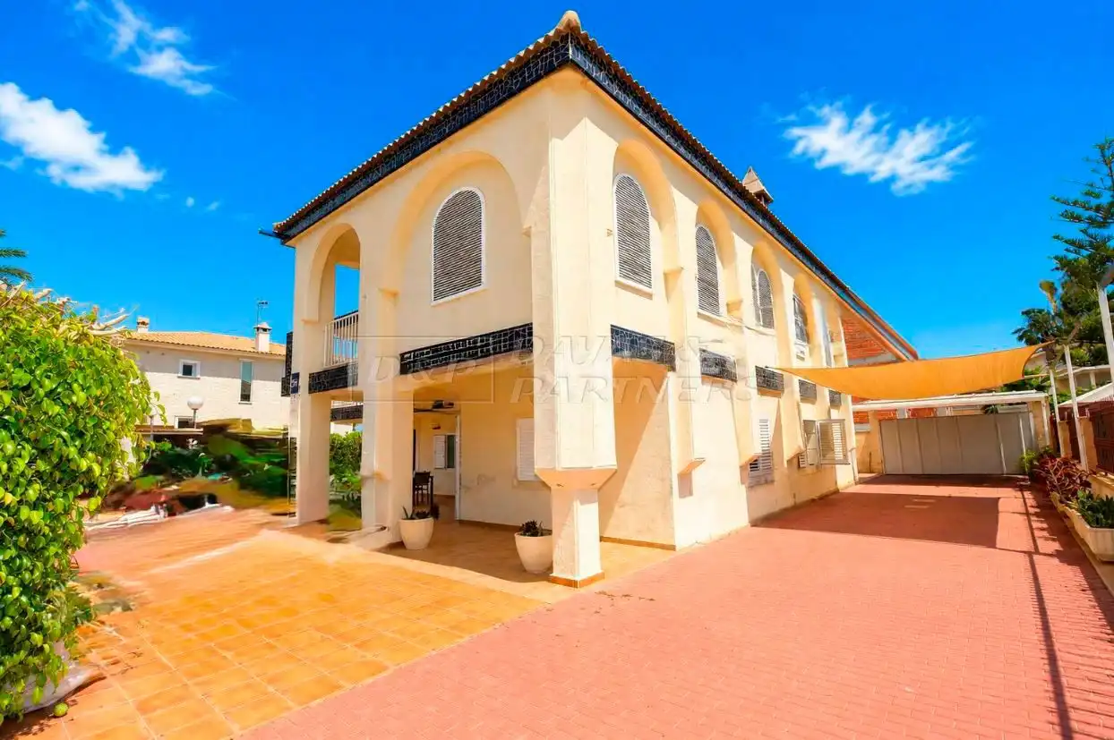 Vista exterior de Casa o chalet en venta en Orihuela con Aire acondicionado, Jardín privado y Terraza