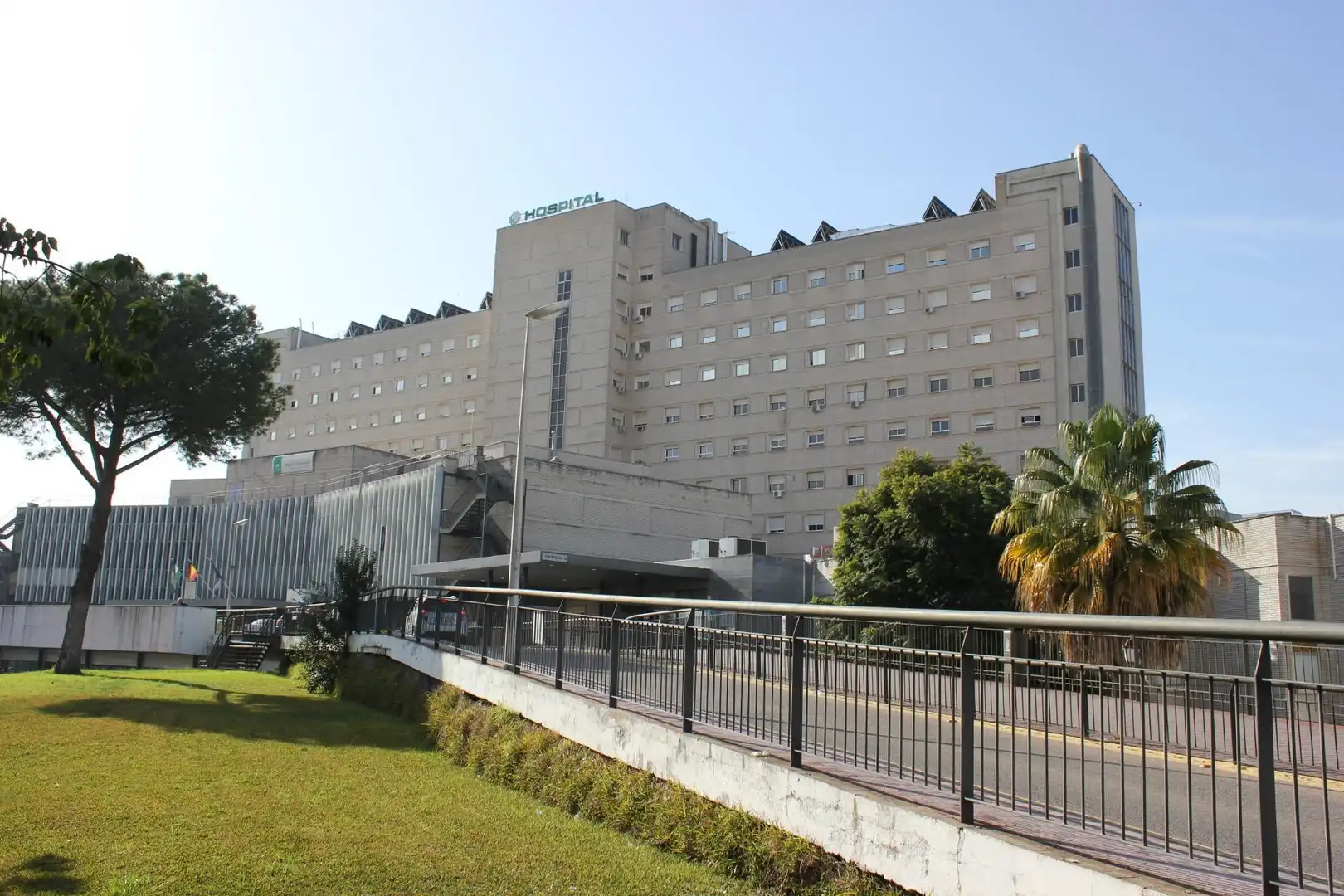 Vista exterior de Pis en venda en Sevilla amb Aire condicionat