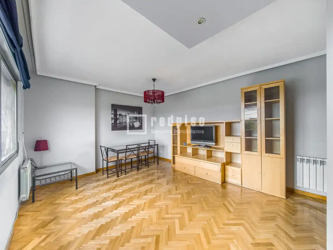 Sala d'estar de Dúplex en venda en Alcorcón amb Calefacció, Jardí privat i Parquet