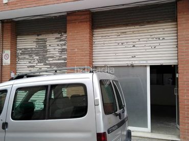 Local comercial de lloguer a Joan Maragall, 17