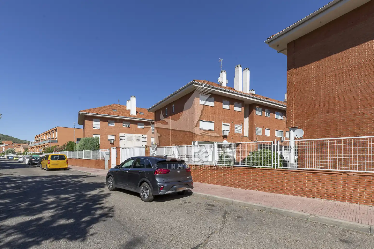 Vista exterior de Piso en venta en Alcalá de Henares con Calefacción, Parquet y Piscina