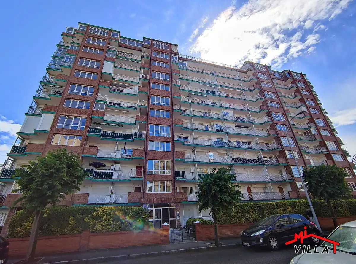 Außenansicht von Wohnung zur Miete in Laredo mit Heizung und Möbliert