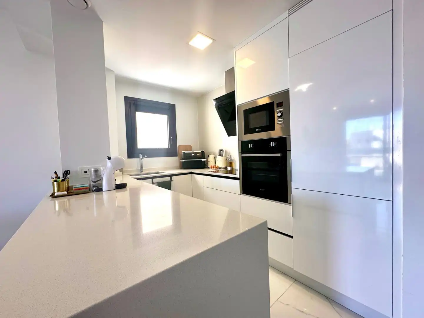 Apartament amb terrassa en venda a Calle 03189, imagen 2
