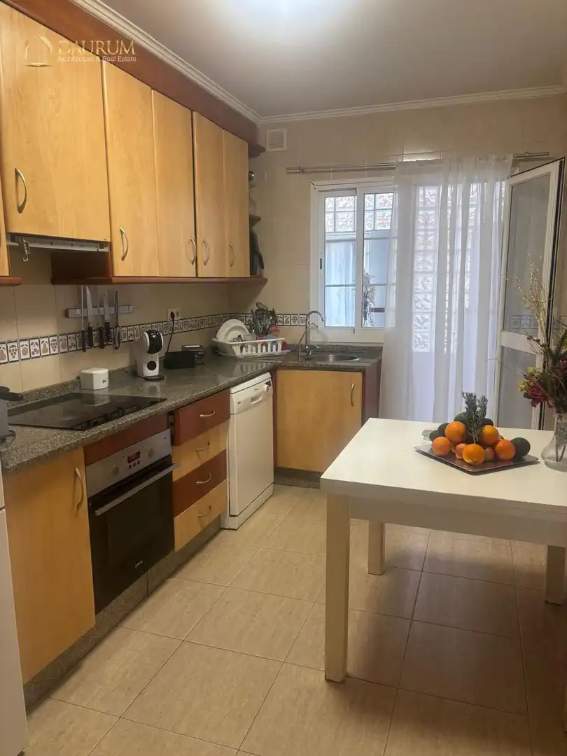 Cuina de Casa adosada en venda en Vélez-Málaga amb Aire condicionat, Terrassa i Piscina
