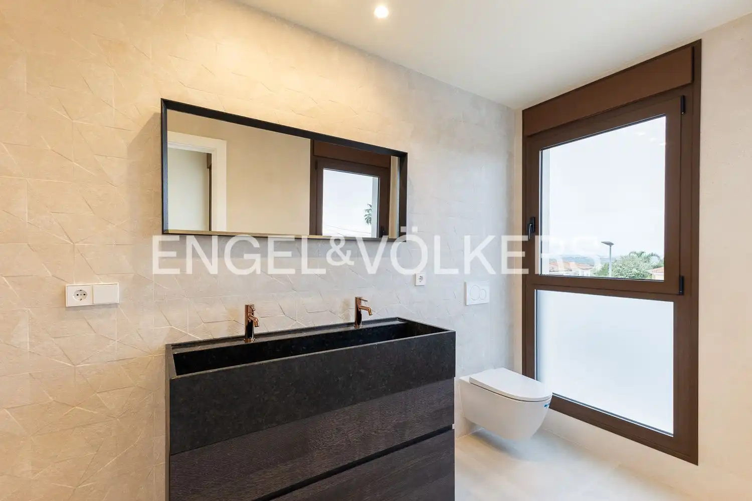 Bathroom of Houses for sale in L'Eliana  with Air Conditioner, Heating and Private garden