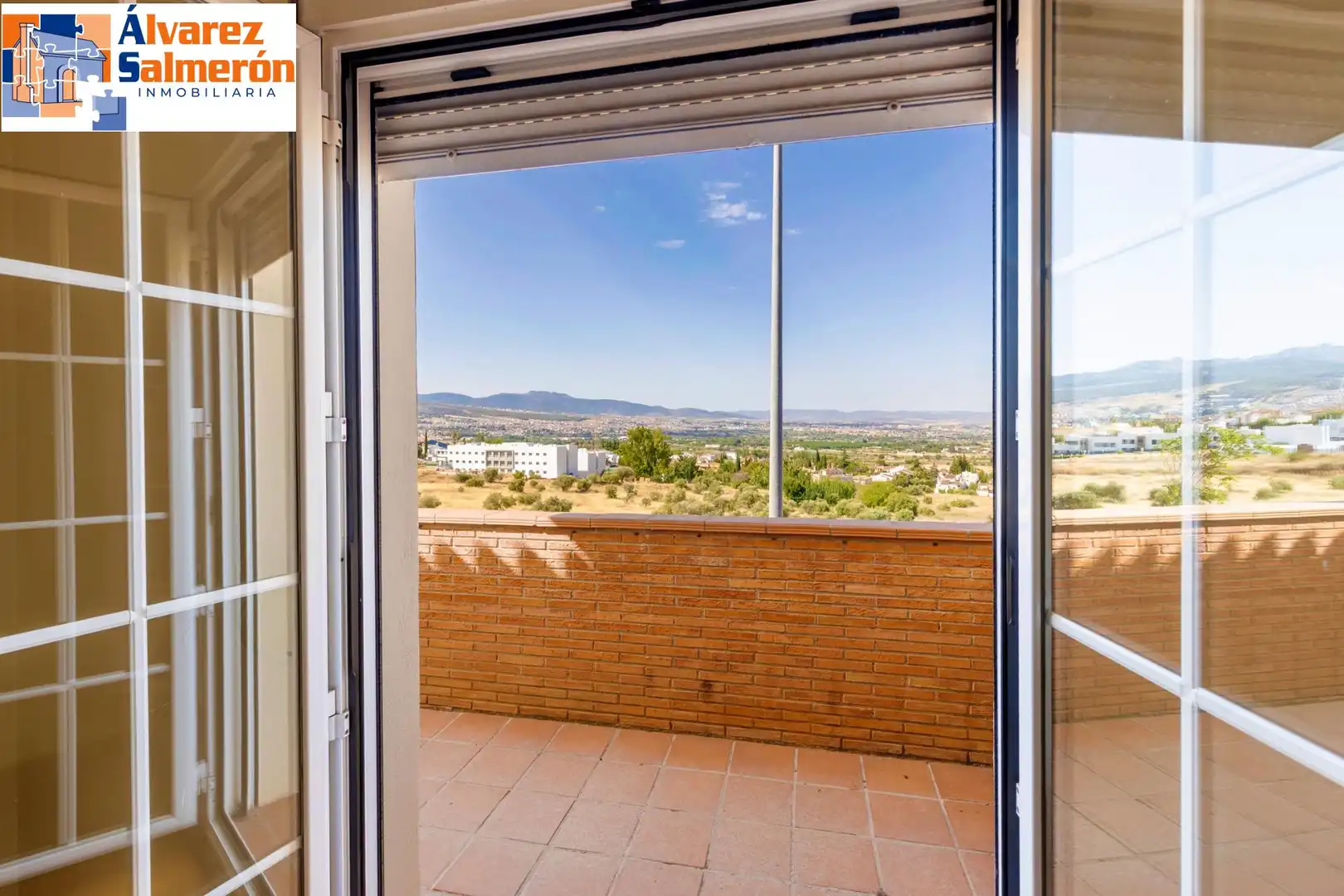 Dormitori de Casa adosada en venda en Granada amb Aire condicionat, Calefacció i Terrassa