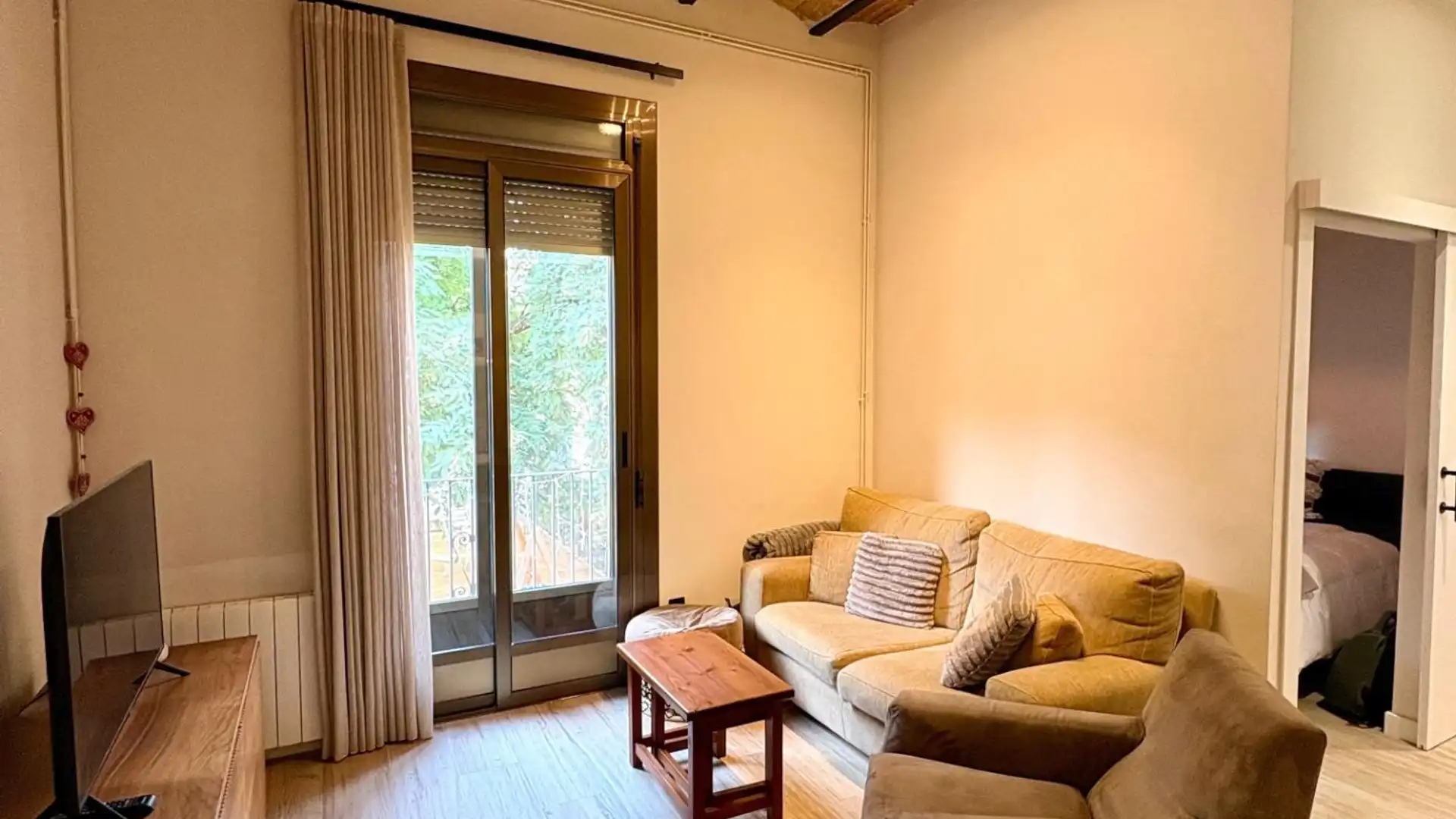 Living room of Flat for sale in  Barcelona Capital  with Air Conditioner, Heating and Parquet flooring