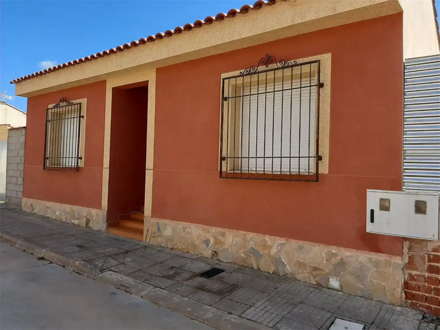 Exterior view of Houses for sale in Las Labores  , Ciudad Real