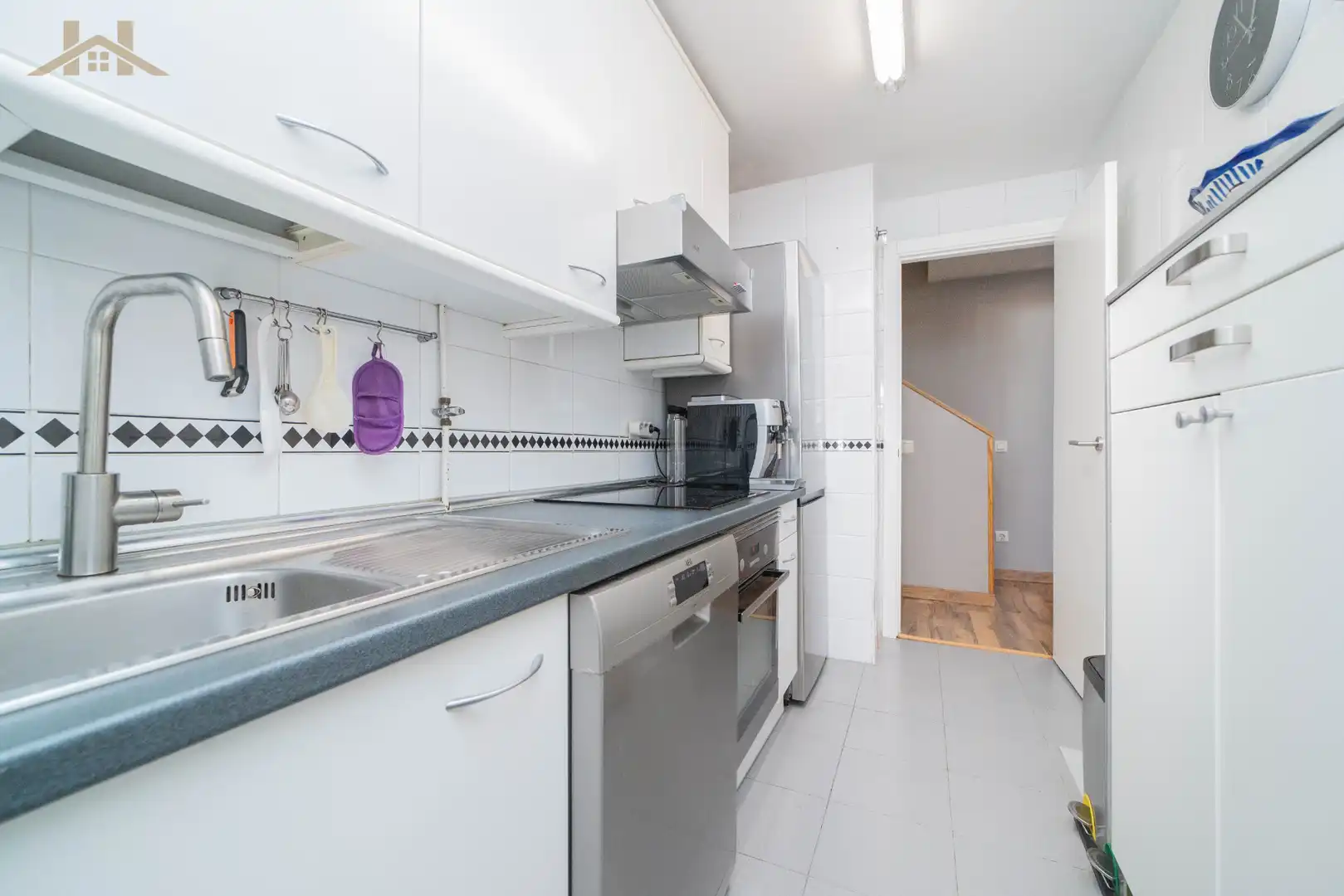 Küche von Maisonette zum Verkauf in Boadilla del Monte mit Klimaanlage, Heizung und Abstellraum