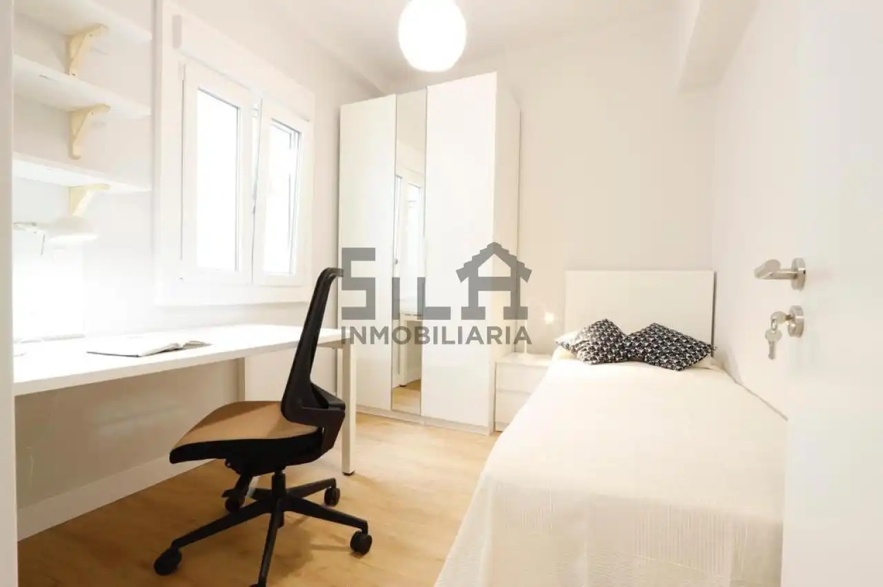 Habitación de Piso para compartir en Ourense Capital  con Calefacción y Amueblado