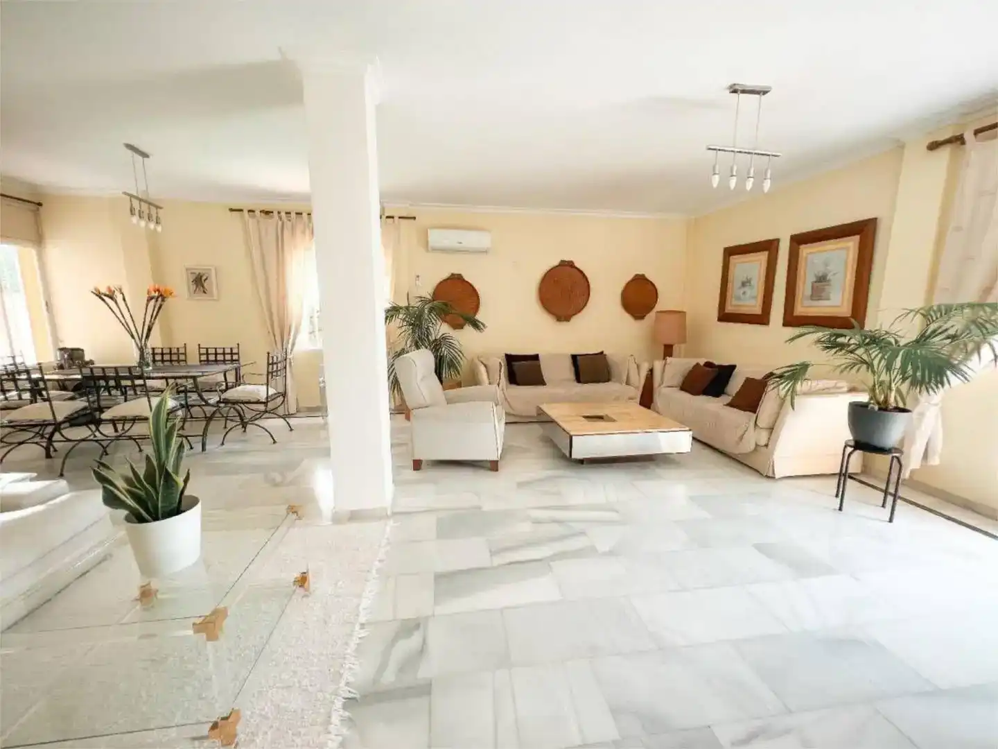 Sala d'estar de Casa o xalet de lloguer en Nueva Andalucía