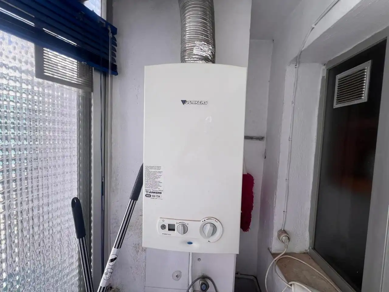 Habitació a calle de Torrevella, La Raïosa