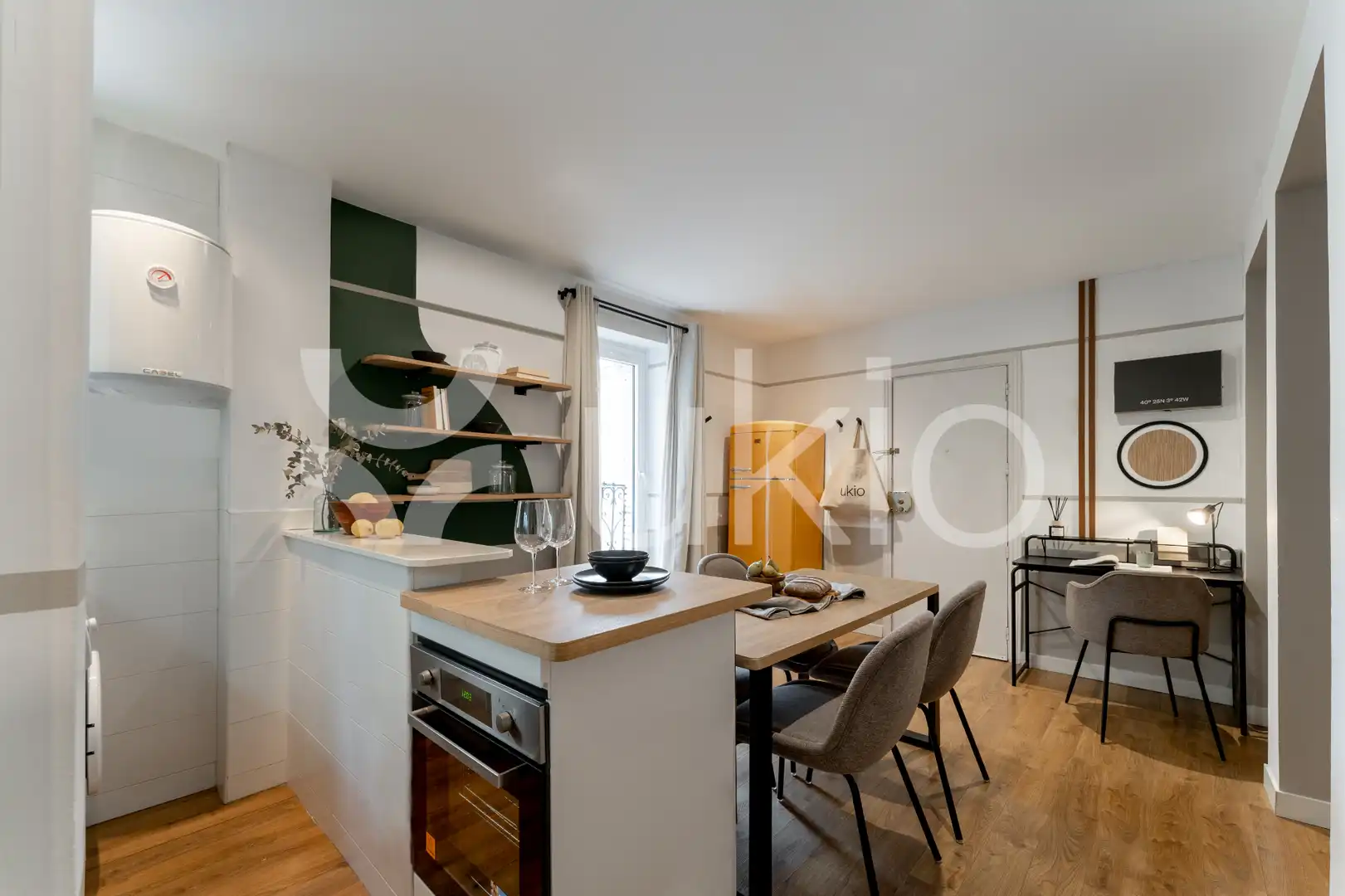 Cuina de Apartament de lloguer en Madrid amb Aire condicionat, Calefacció i Moblat