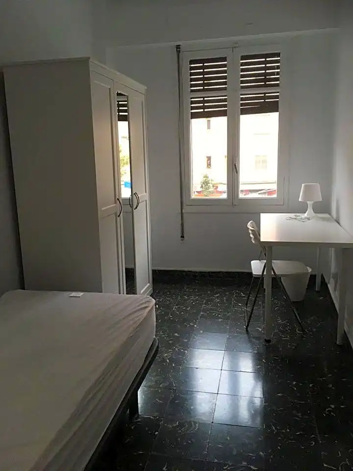Habitación de Piso de alquiler en Valencia con Amueblado