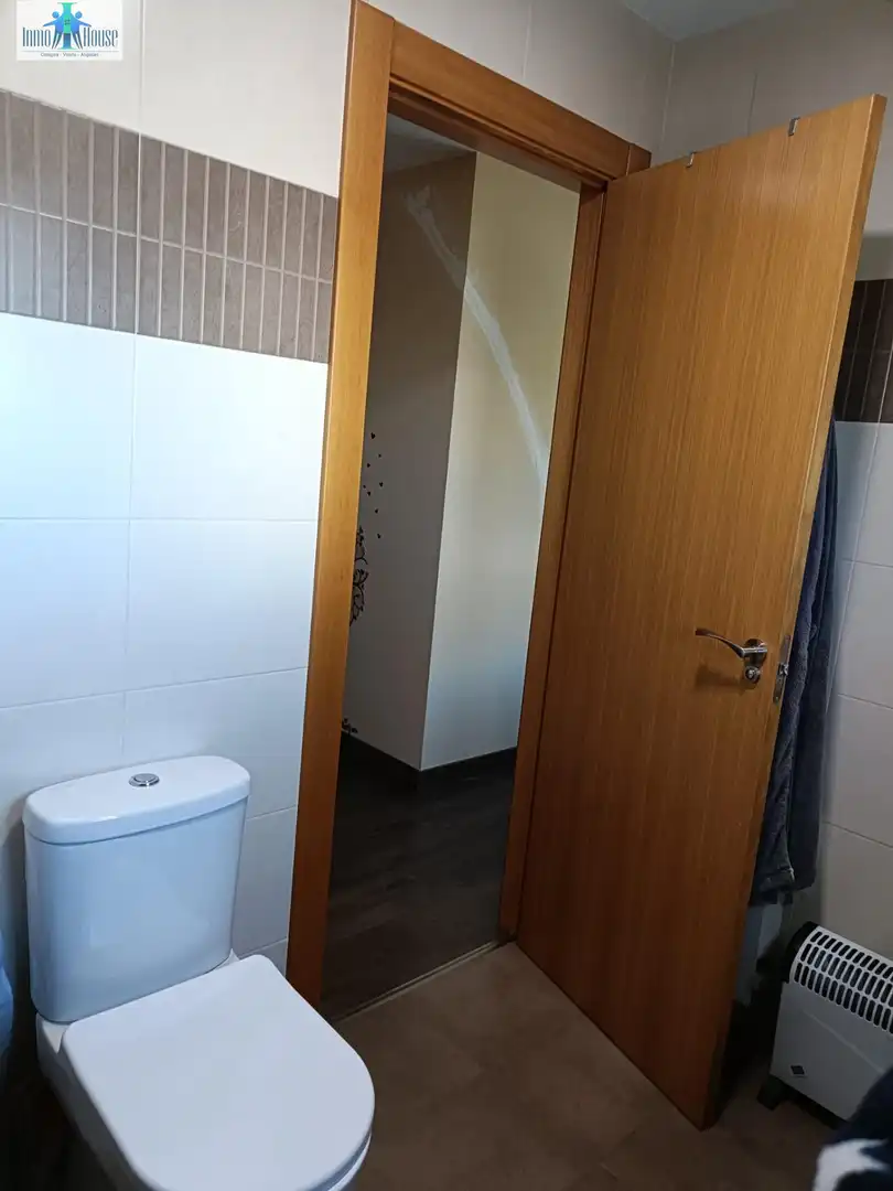 Bathroom of Flat for sale in Albacete  with Air Conditioner, Heating and Storage room