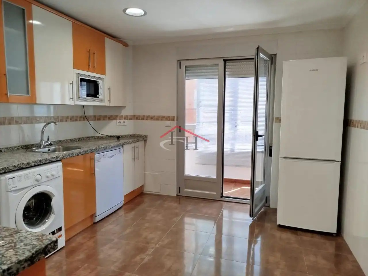 Cuina de Pis de lloguer en León Capital  amb Calefacció, Parquet i Terrassa