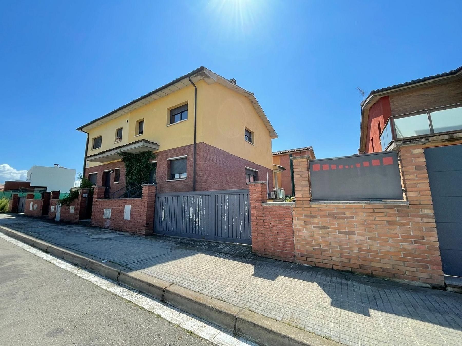 Vista exterior de Casa adosada en venta en Roda de Ter