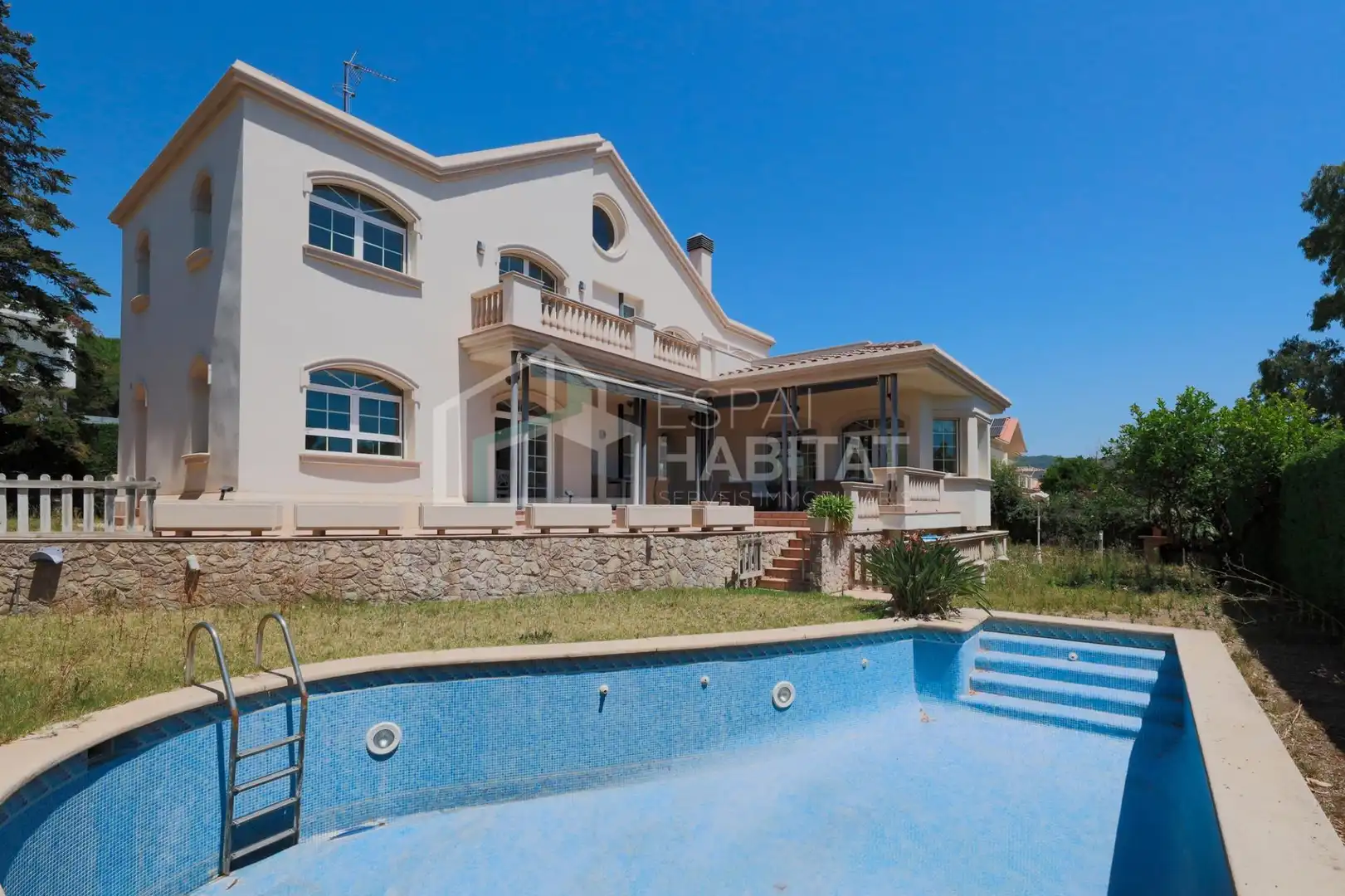 Vista exterior de Casa o xalet en venda en Vilassar de Dalt amb Calefacció, Jardí privat i Terrassa