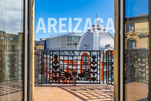 Piso en Venta en Urbieta Kalea en Área Romántica