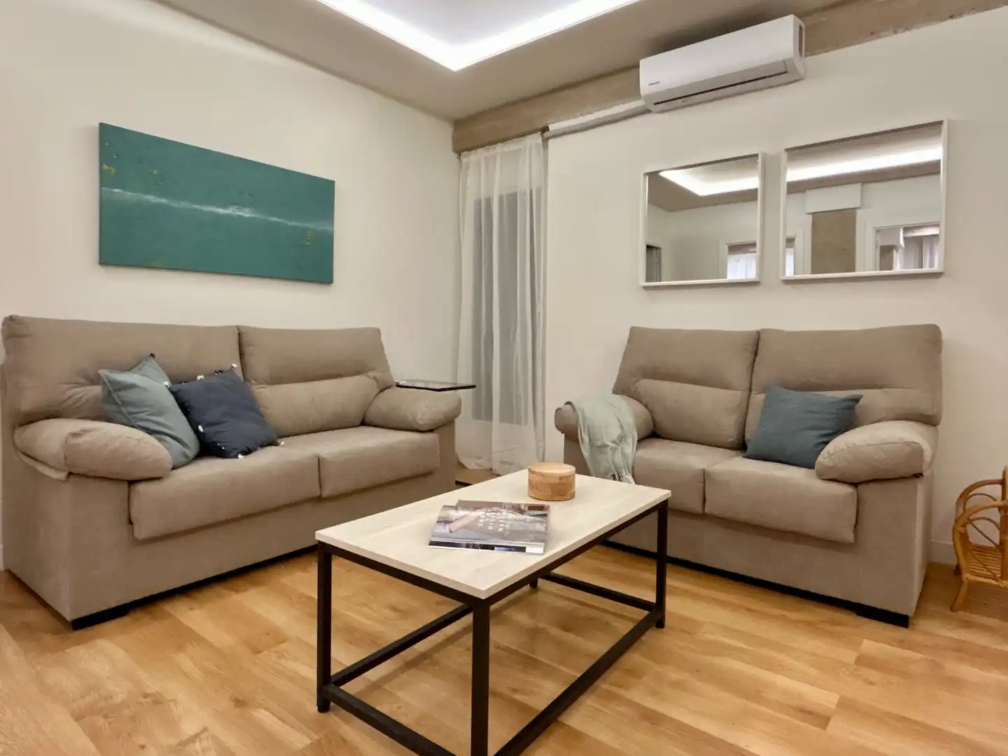 Sala de estar de Piso en venta en Granada con Aire acondicionado, Parquet y Amueblado