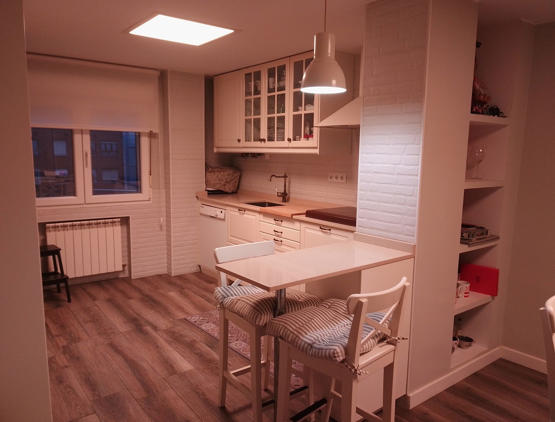 Cuina de Pis en venda en Gijón  amb Calefacció, Parquet i Moblat